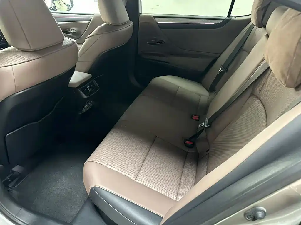 Lexus ES 2025 300h Premium