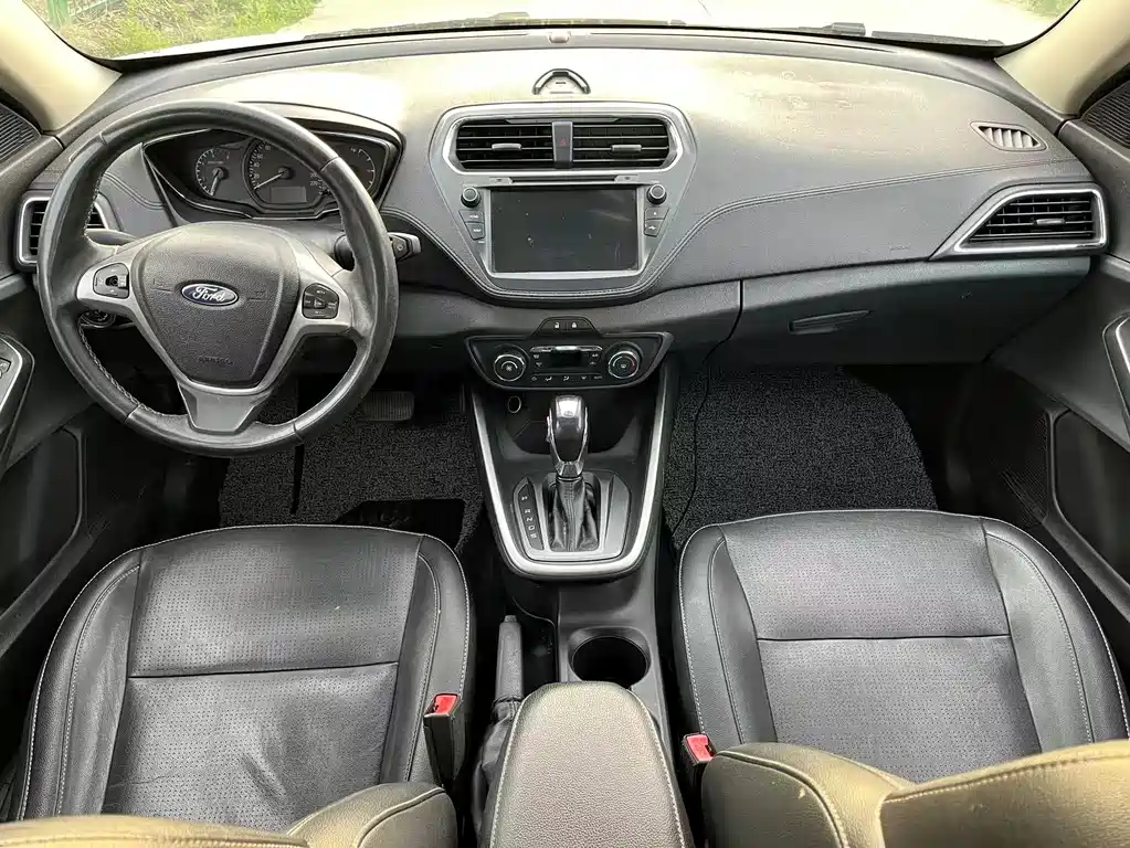 Ford Escort - фото 8