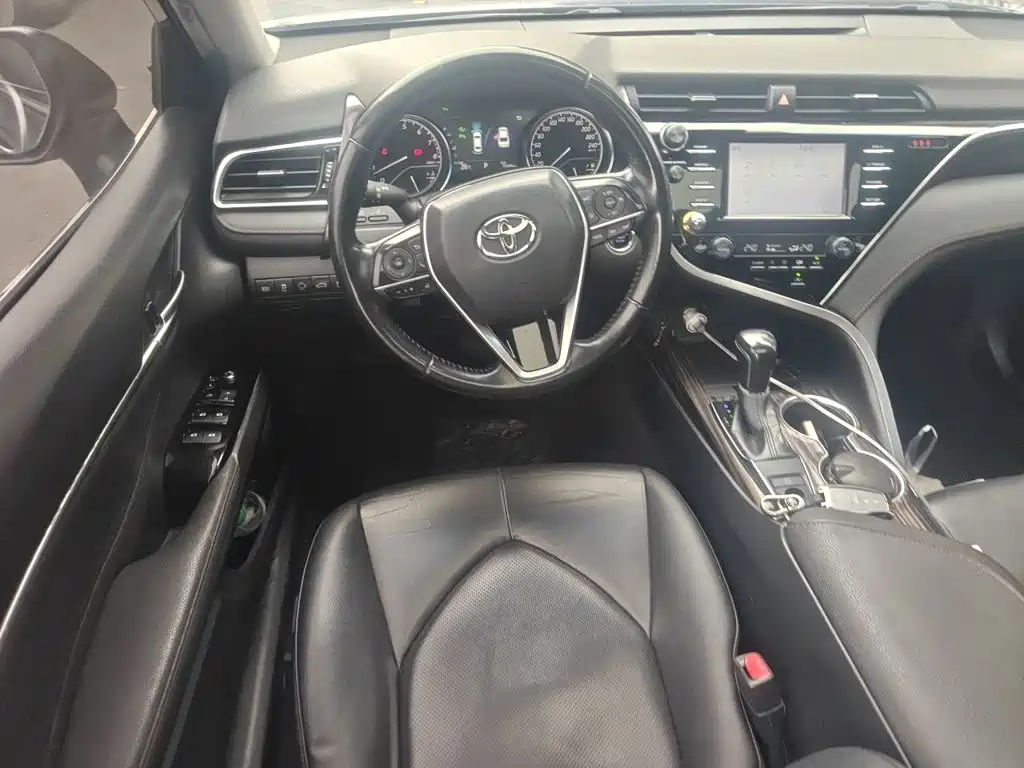 Toyota Camry — миниатюра 3