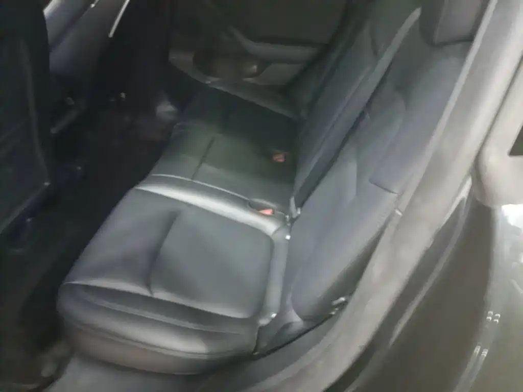 Tesla Model Y — миниатюра 17