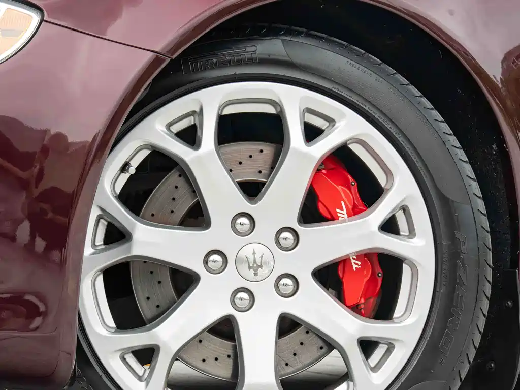 Maserati Quattroporte — миниатюра 4