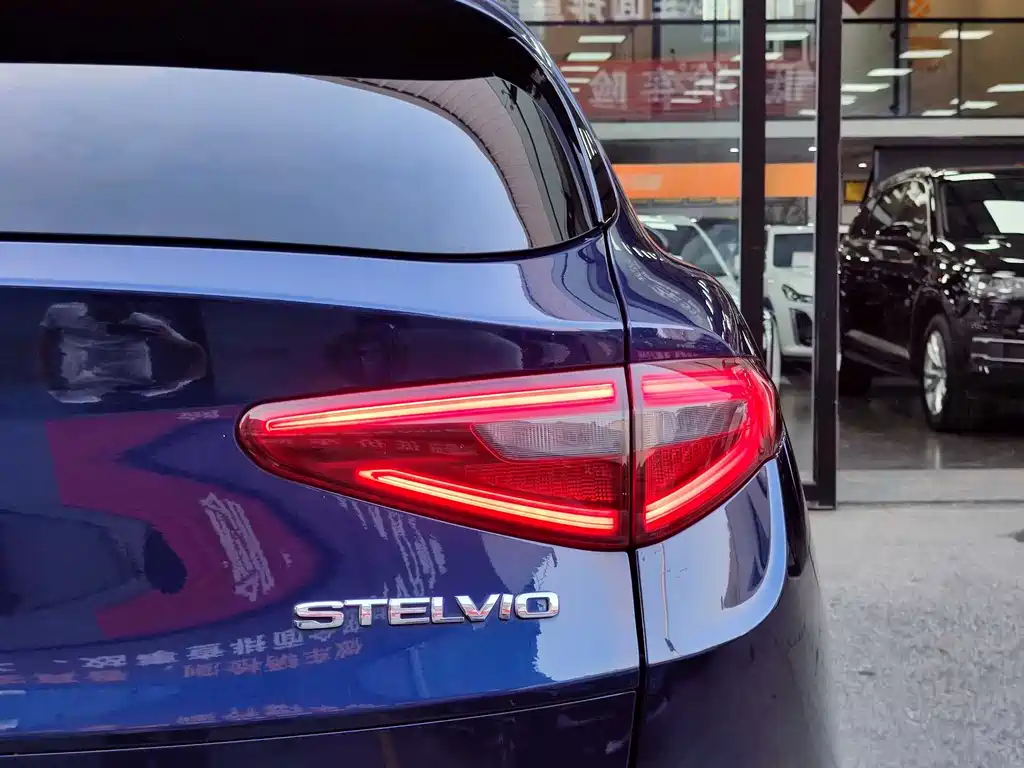 Alfa Romeo Stelvio 2017 2.0T 200HP Luxury