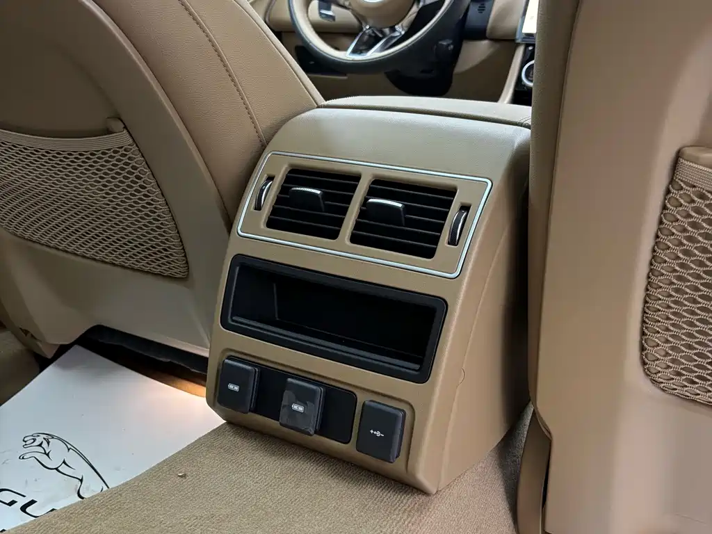 Jaguar XFL — миниатюра 13