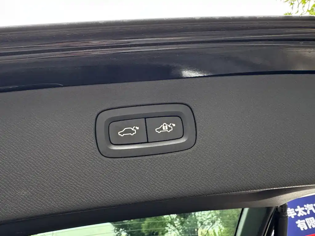 Volvo XC90 — миниатюра 12