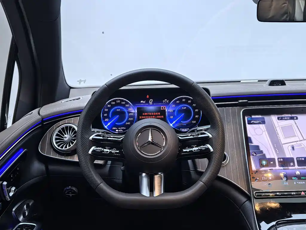 Mercedes-Benz EQE SUV — миниатюра 14