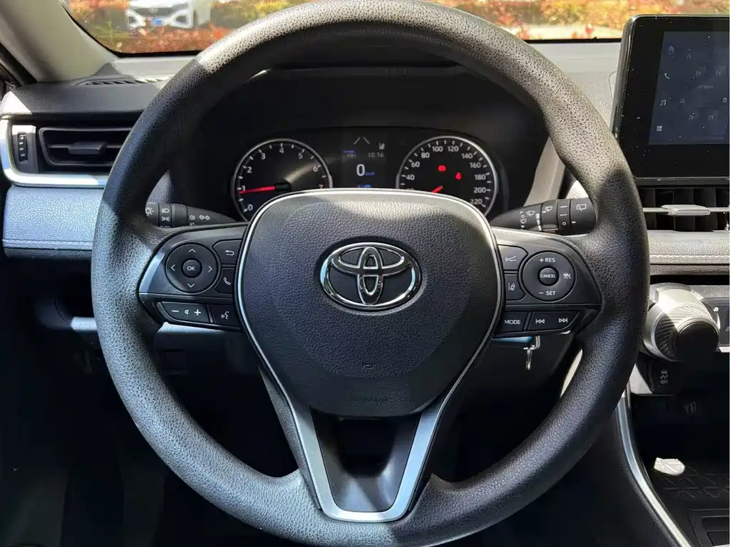 Toyota RAV4 — миниатюра 13