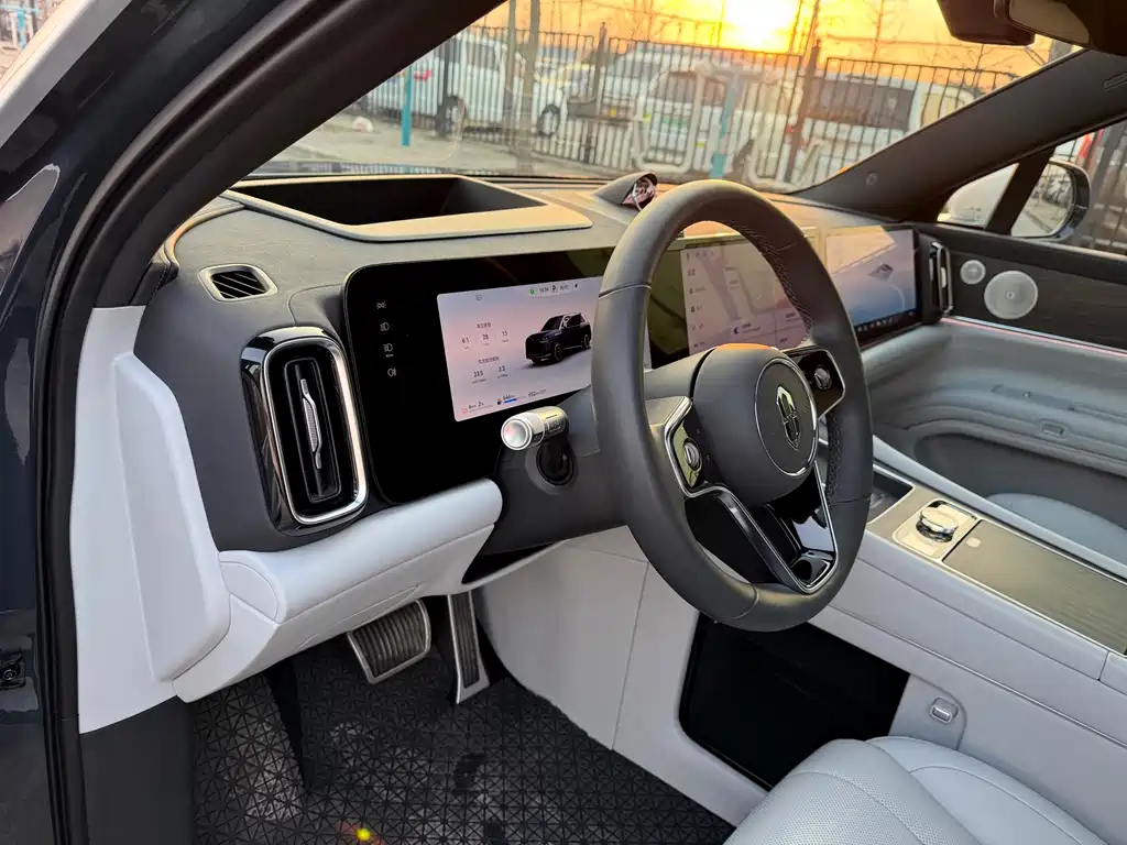 AITO ASK THE WORLD M9