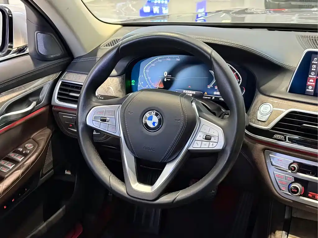 BMW 7 Series — миниатюра 5