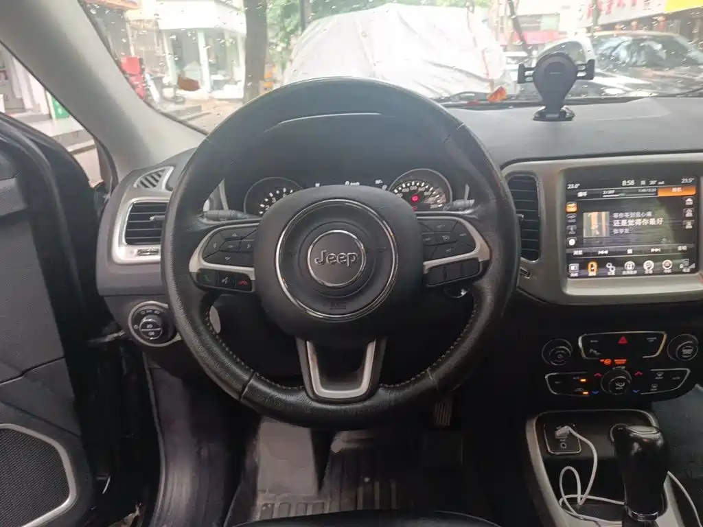 Jeep Compass — миниатюра 11