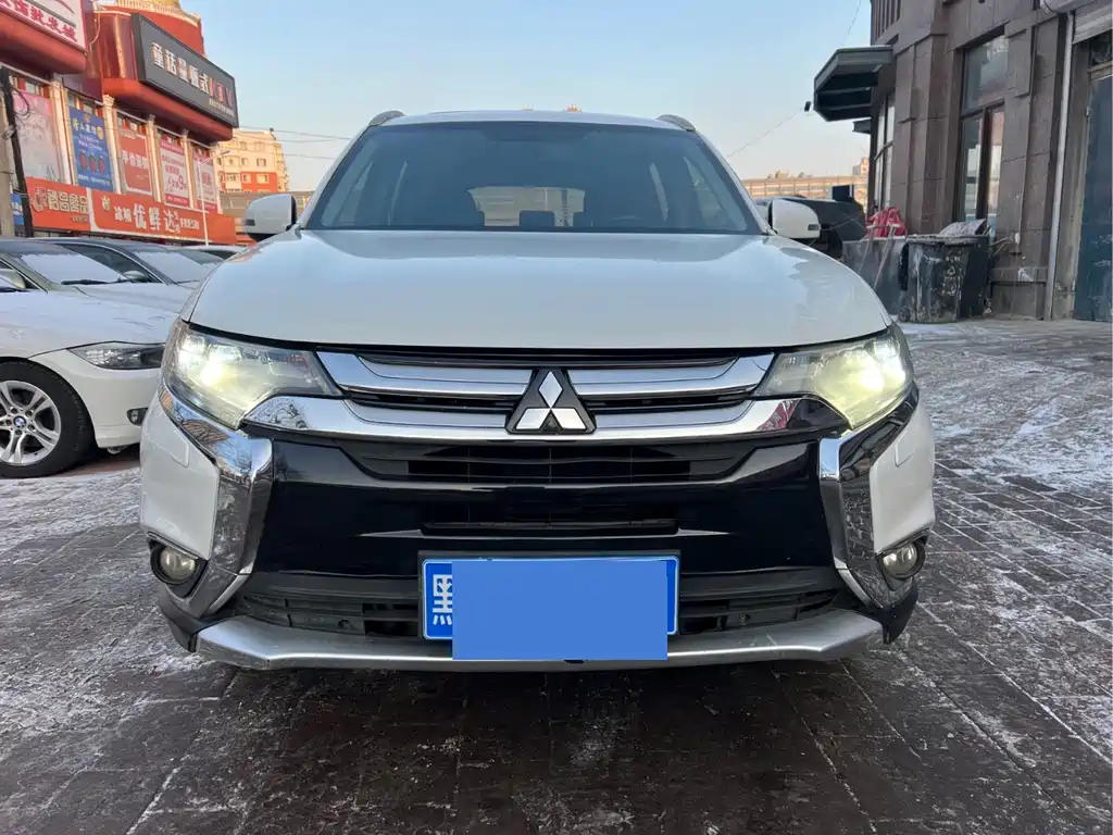 MITSUBISHI OUTLANDER