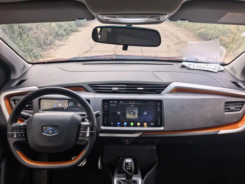 Geely Vision X1 — миниатюра 12