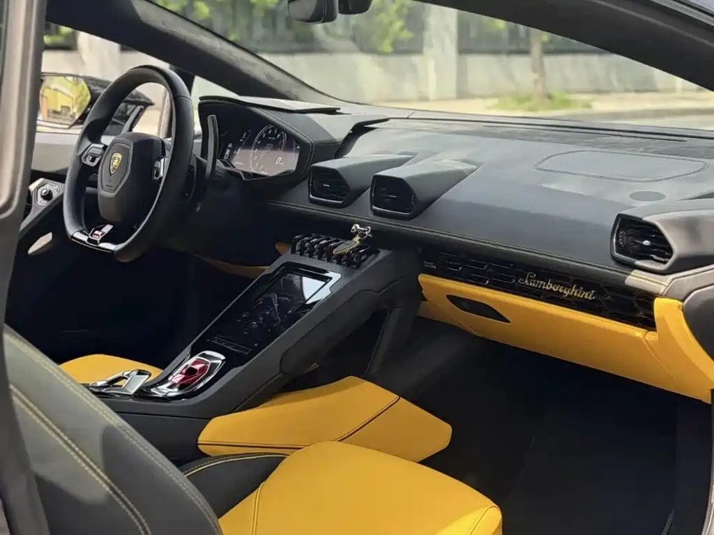 LAMBORGHINI HURACÁN