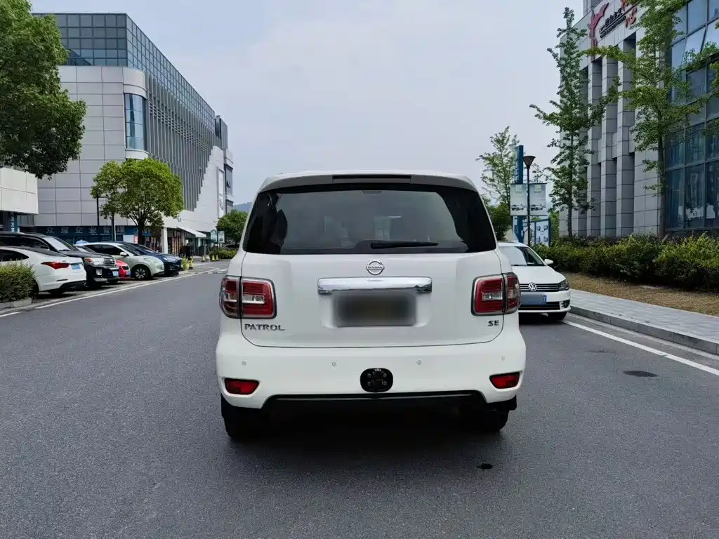 Nissan Patrol — миниатюра 12