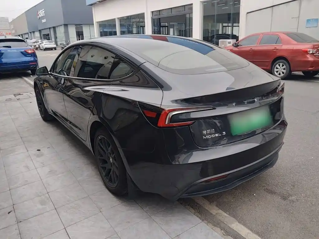Tesla Model 3 — миниатюра 5