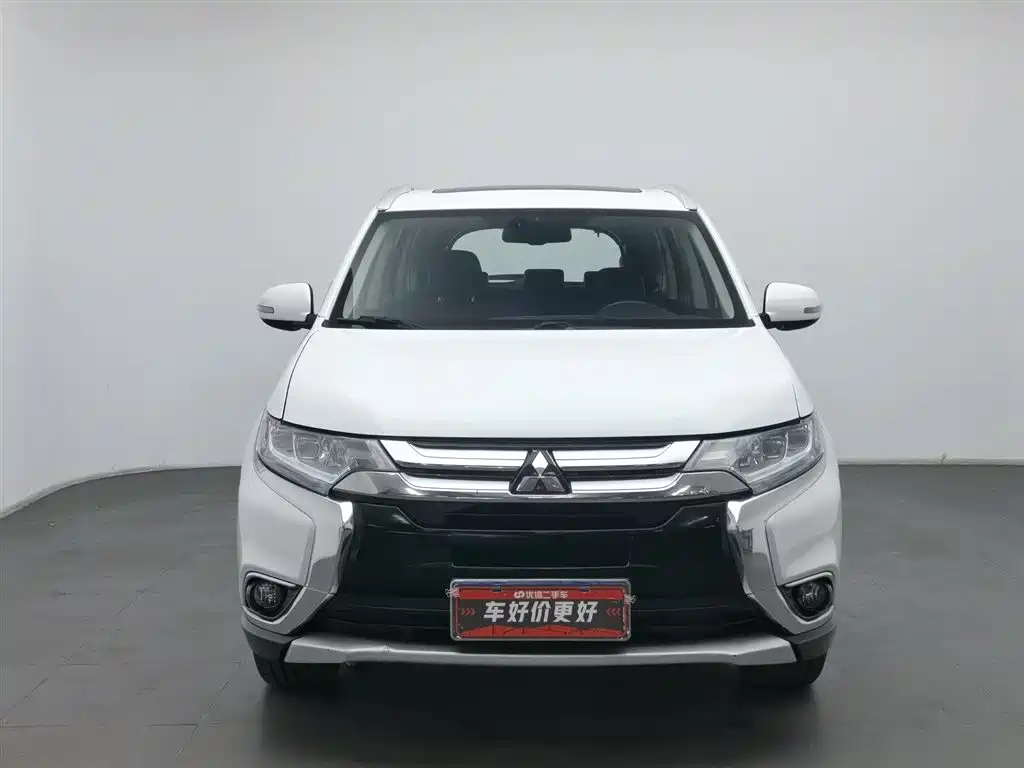 Mitsubishi Outlander 2018 2.4L Luxury 7 мест