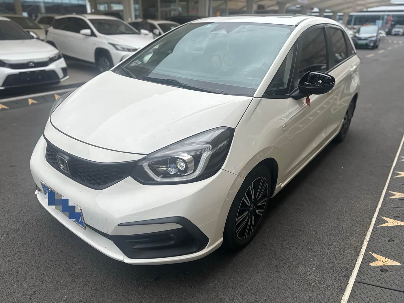 Honda Fit 1.5 л 2021 г. Белый, пробег 38000 км