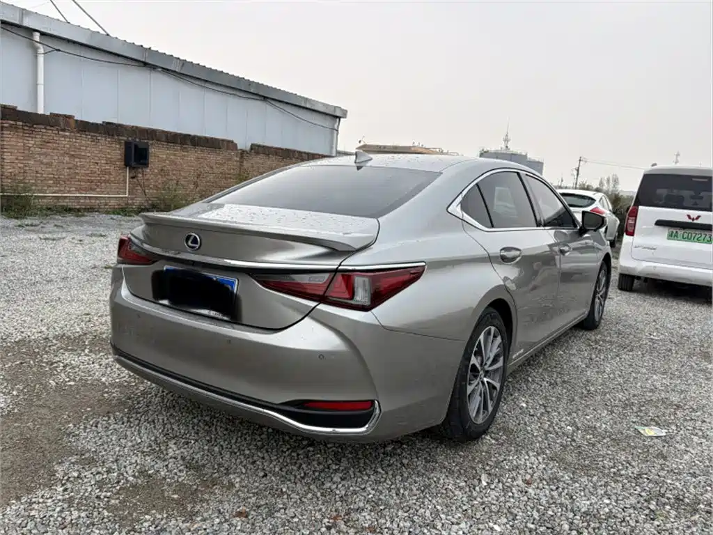 Lexus ES — миниатюра 8