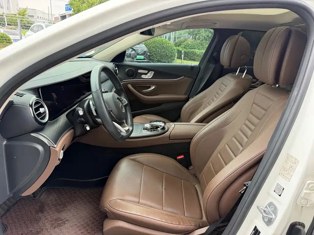 Mercedes-Benz E-Class — миниатюра 6