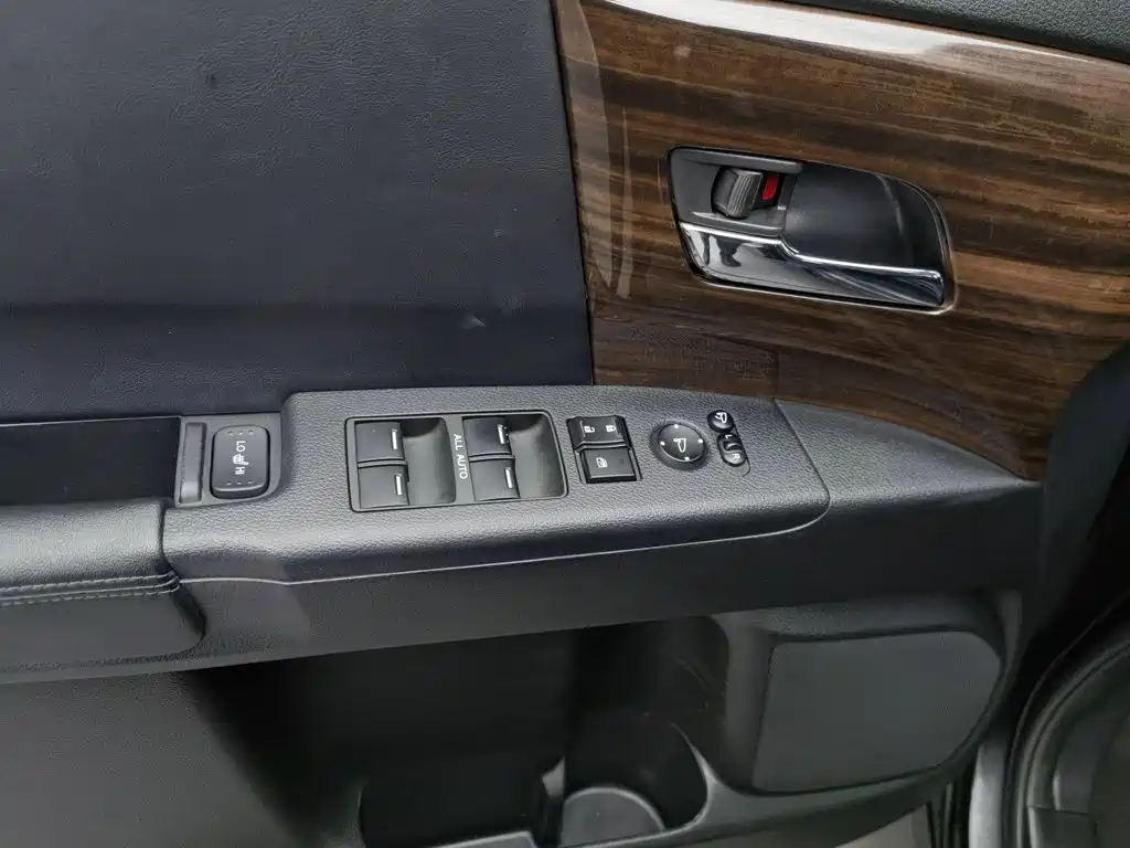 Honda Elysion — миниатюра 9