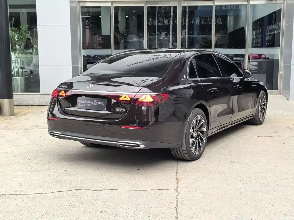 Mercedes-Benz E-Class — миниатюра 15