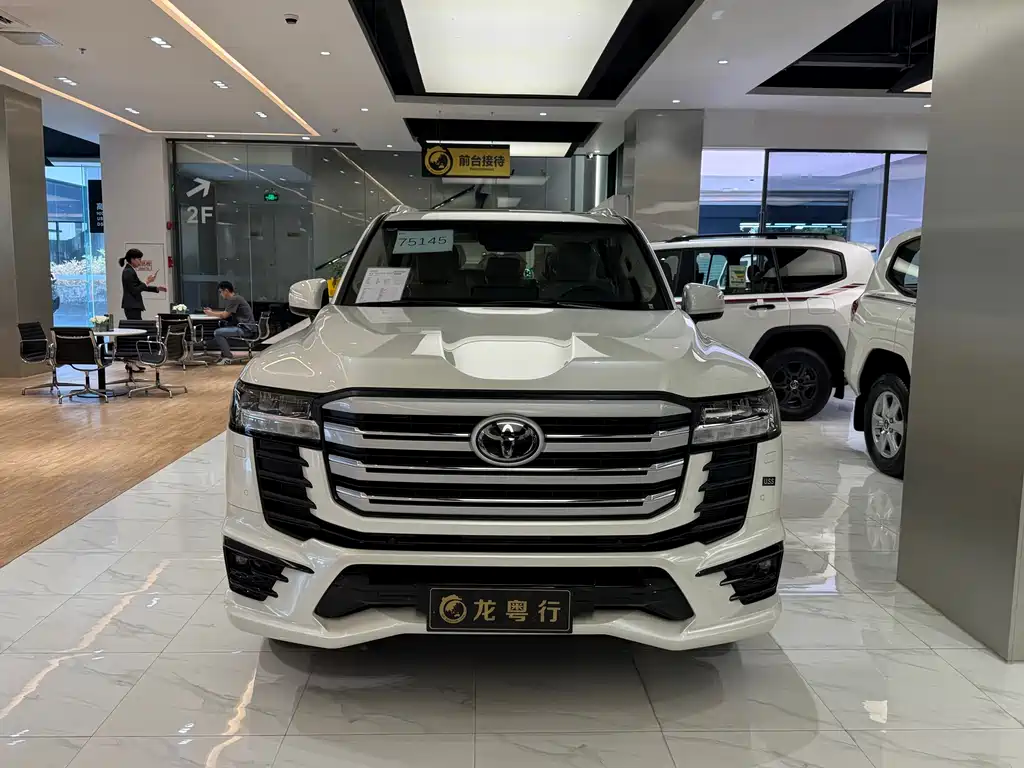 Toyota Land Cruiser LC300 2024 3.5T AT