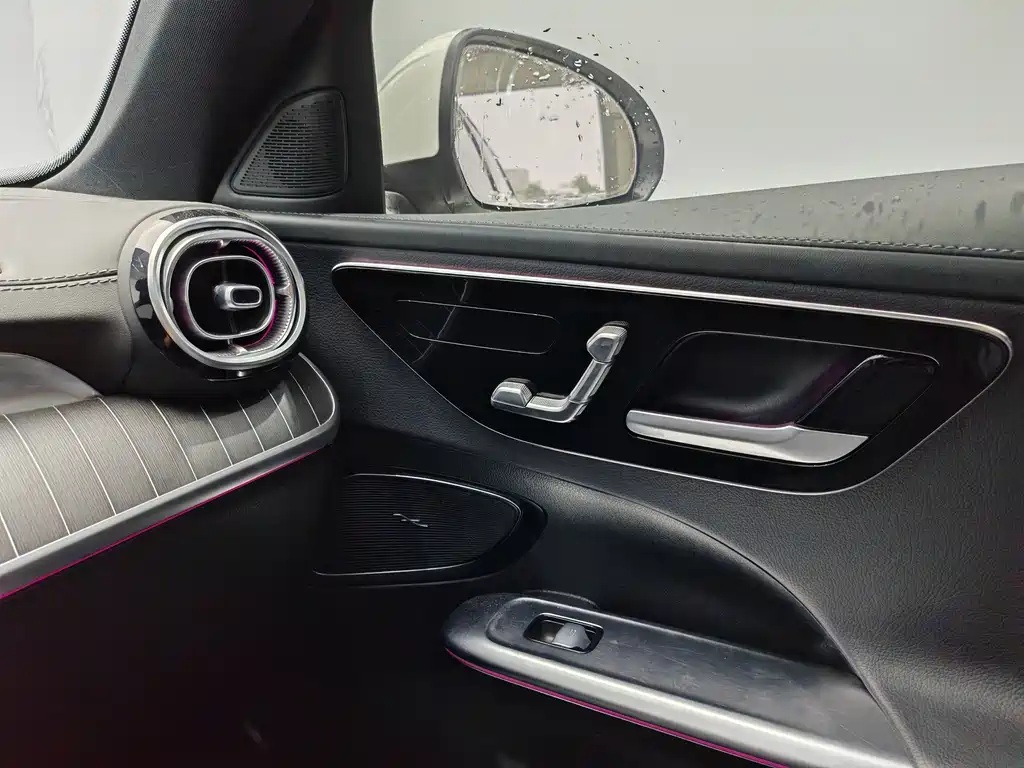 Mercedes-Benz C-Class — миниатюра 16