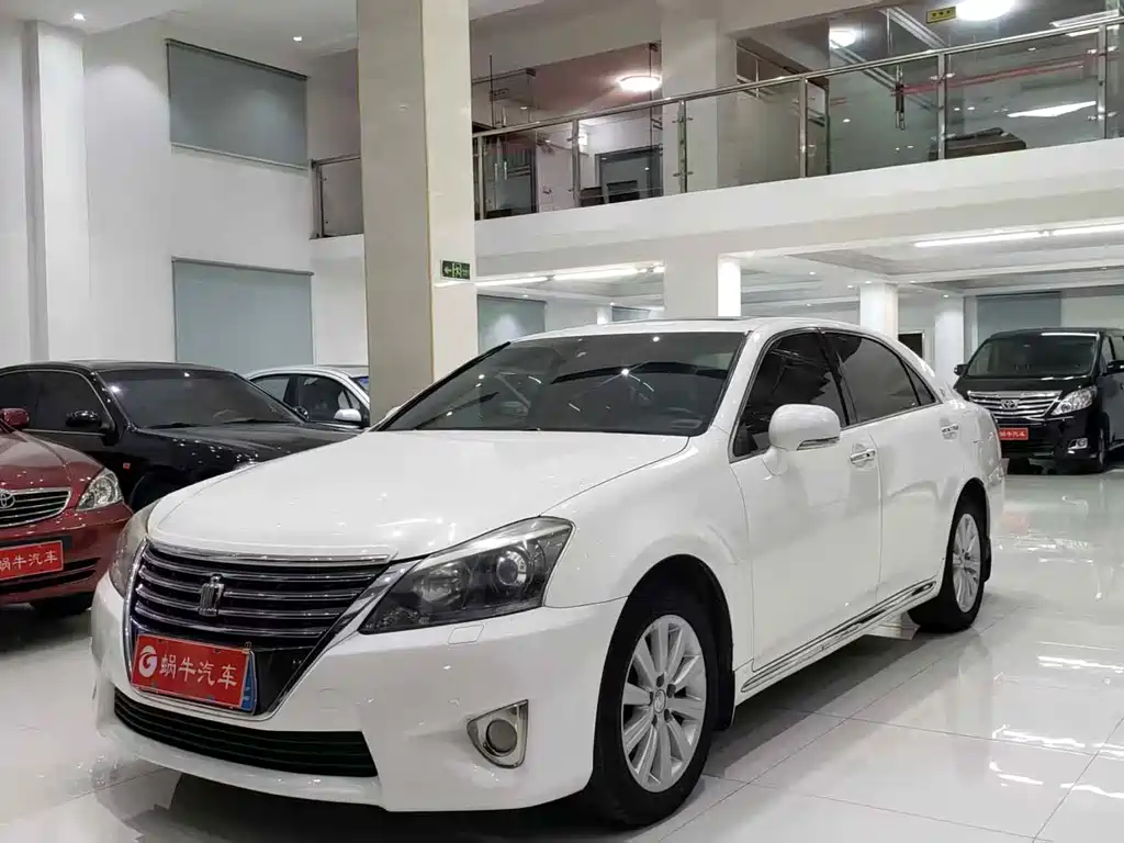 Toyota Crown 2013