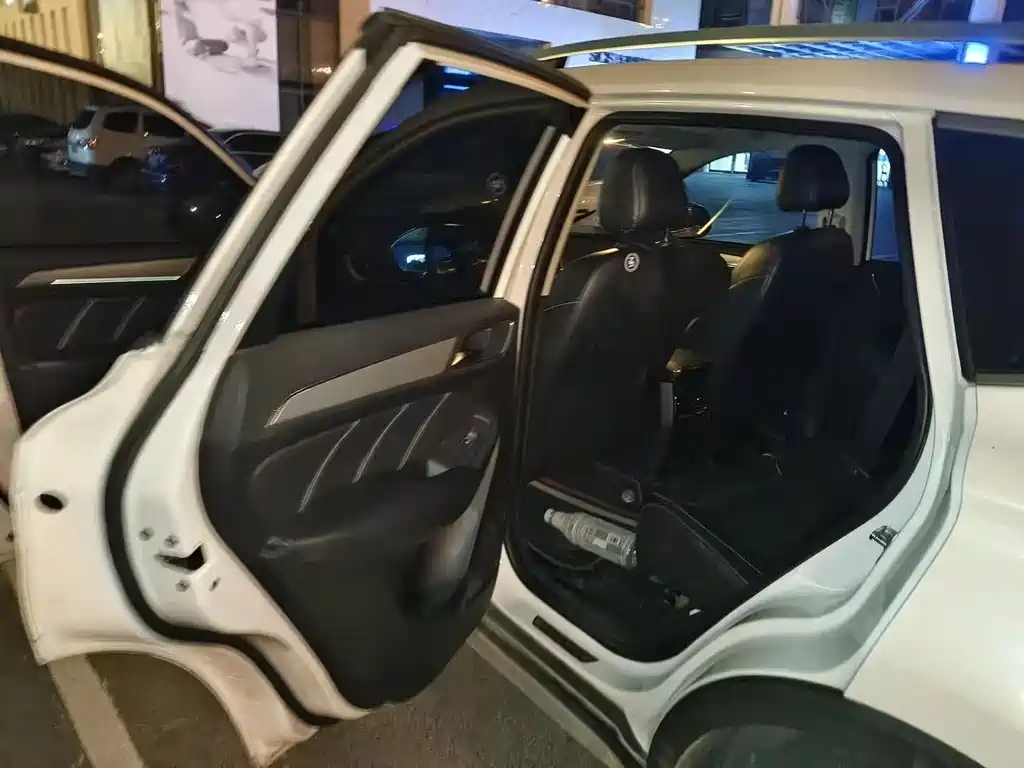 ROEWE RX5 NEW ENERGY