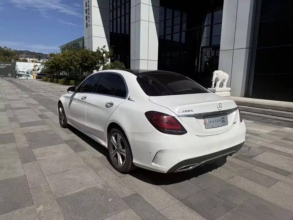 Mercedes-Benz C-Class — миниатюра 6