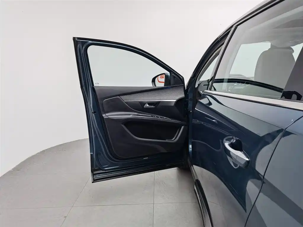 Peugeot 5008 2017 380THP 7 мест Luxury