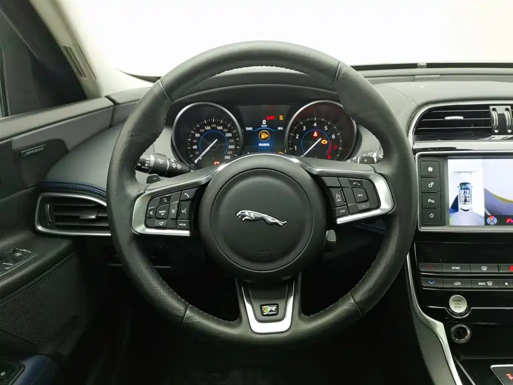 Jaguar XE — фотографии объявления, Фото 11
