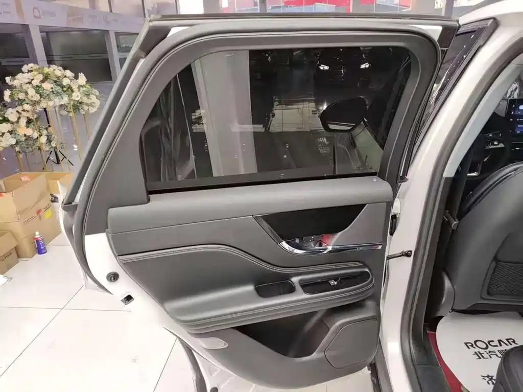 Lincoln Corsair Hybrid — миниатюра 10