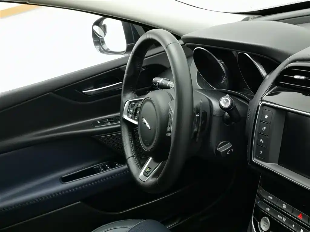Jaguar XE — фотографии объявления, Фото 22