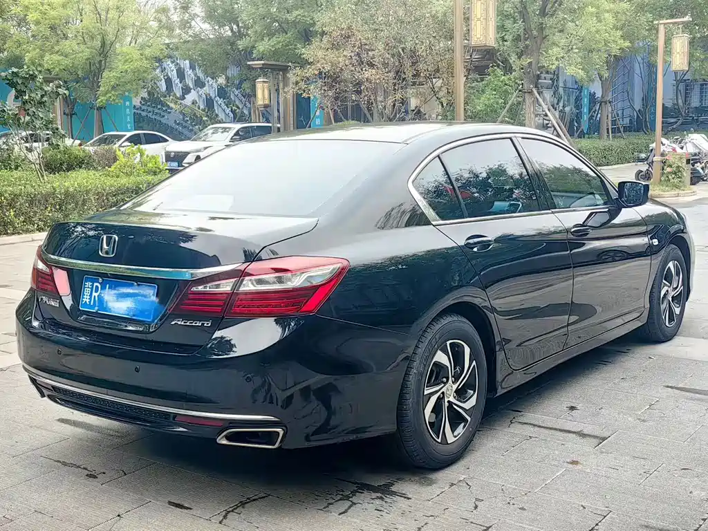 Honda Accord — миниатюра 6