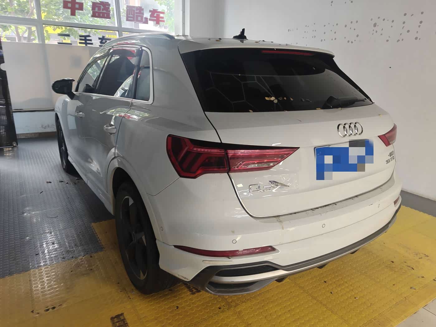 Audi Q3 1.4 л 2021 г. Белый, пробег 40100 км