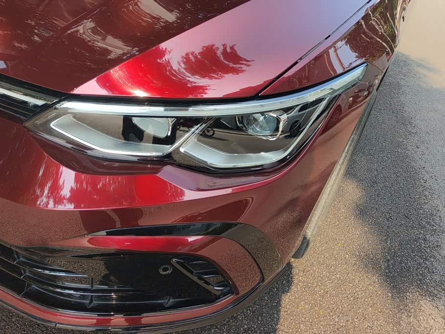 Volkswagen Golf 1.4 л 2024 г. красный/фиолетовый, пробег 39600 км