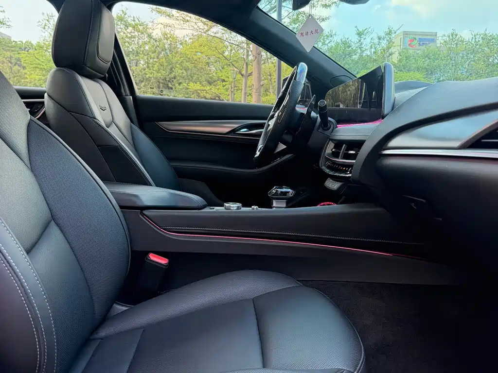 Cadillac CT5 — миниатюра 11