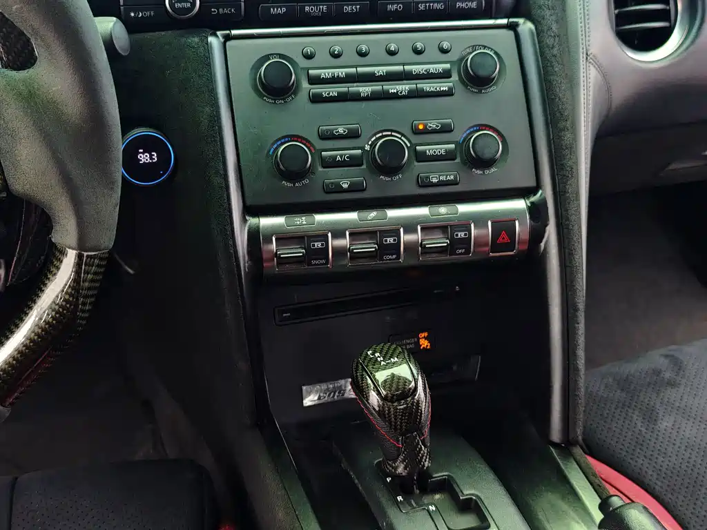 Nissan GT-R — миниатюра 7