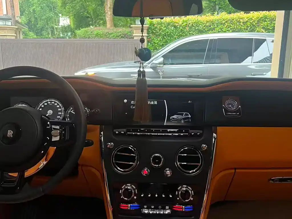 Rolls-Royce Cullinan 2018 мест