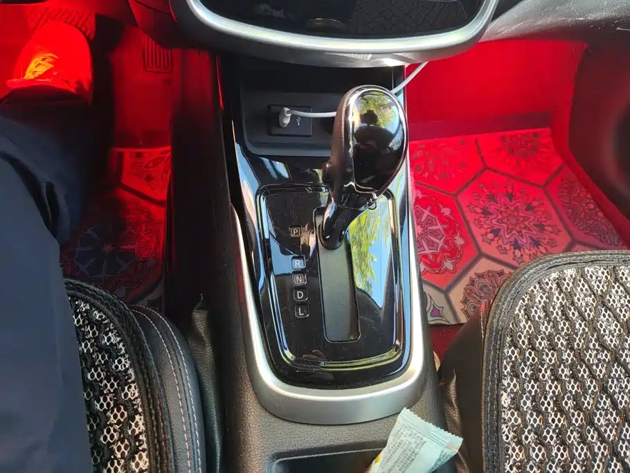 Nissan Tiida — миниатюра 16