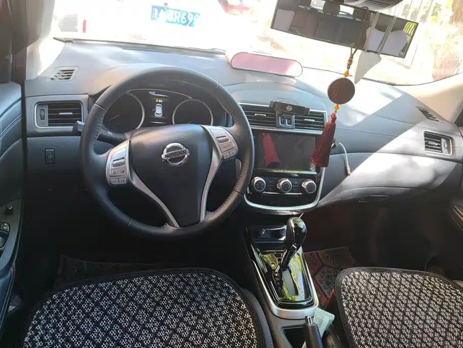 Nissan Tiida — миниатюра 12