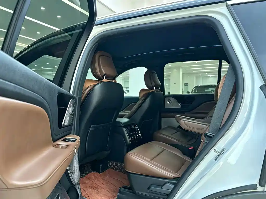 Lincoln Aviator — миниатюра 7