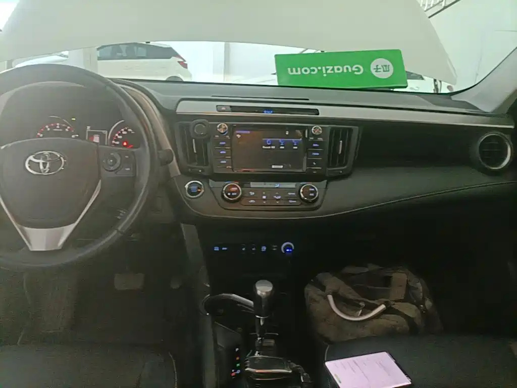 Toyota RAV4 — миниатюра 13