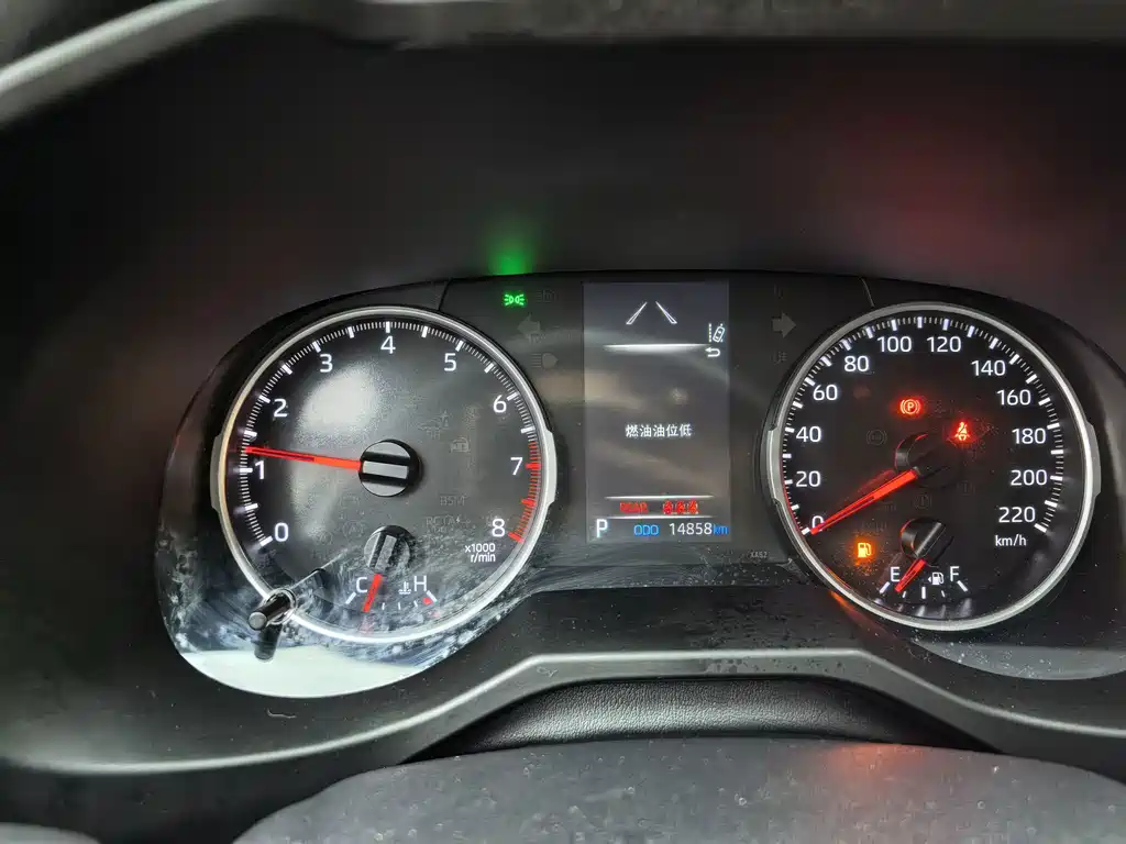 Toyota RAV4 — миниатюра 9