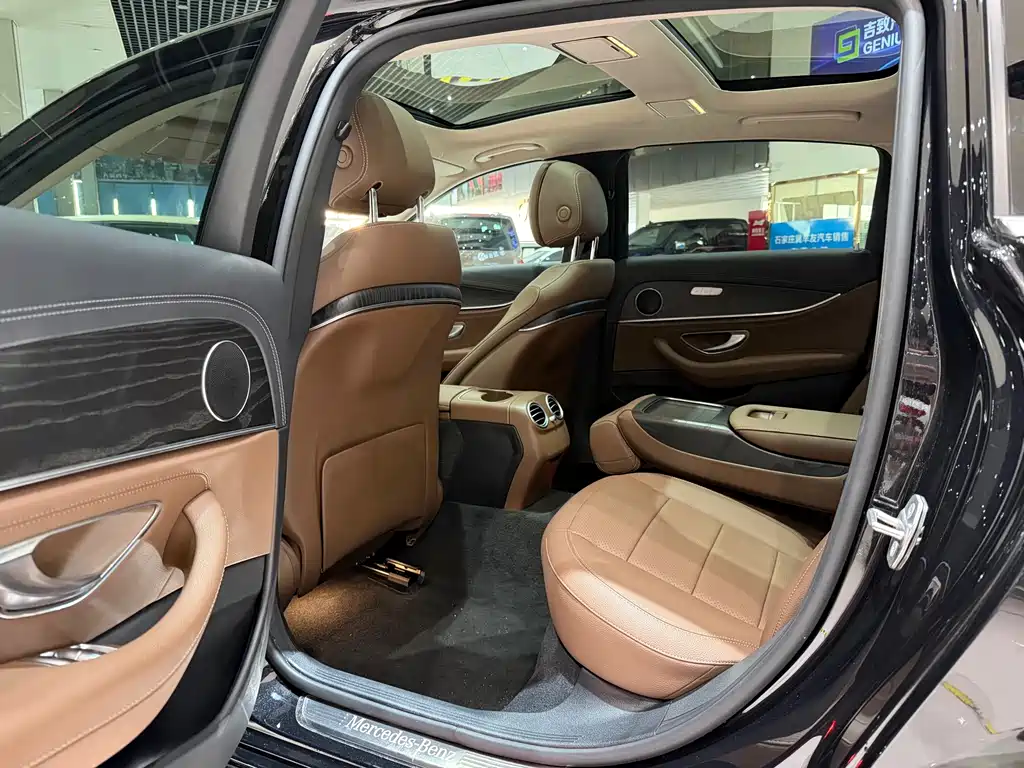 Mercedes-Benz E-Class — миниатюра 8