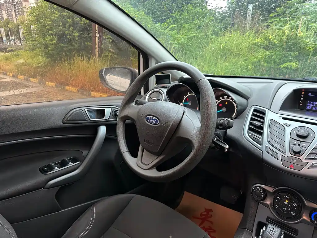 Ford Fiesta — миниатюра 11