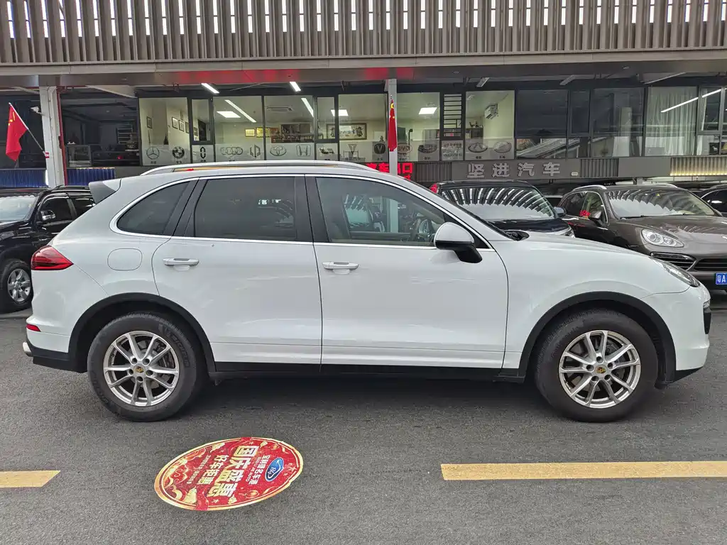 Porsche Cayenne — миниатюра 4