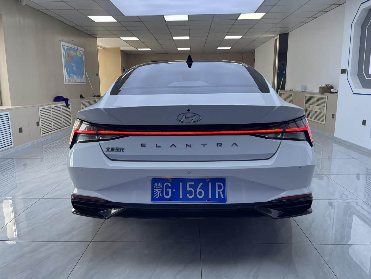 Hyundai Elantra 1.5 л 2023 г. Белый, пробег 45000 км