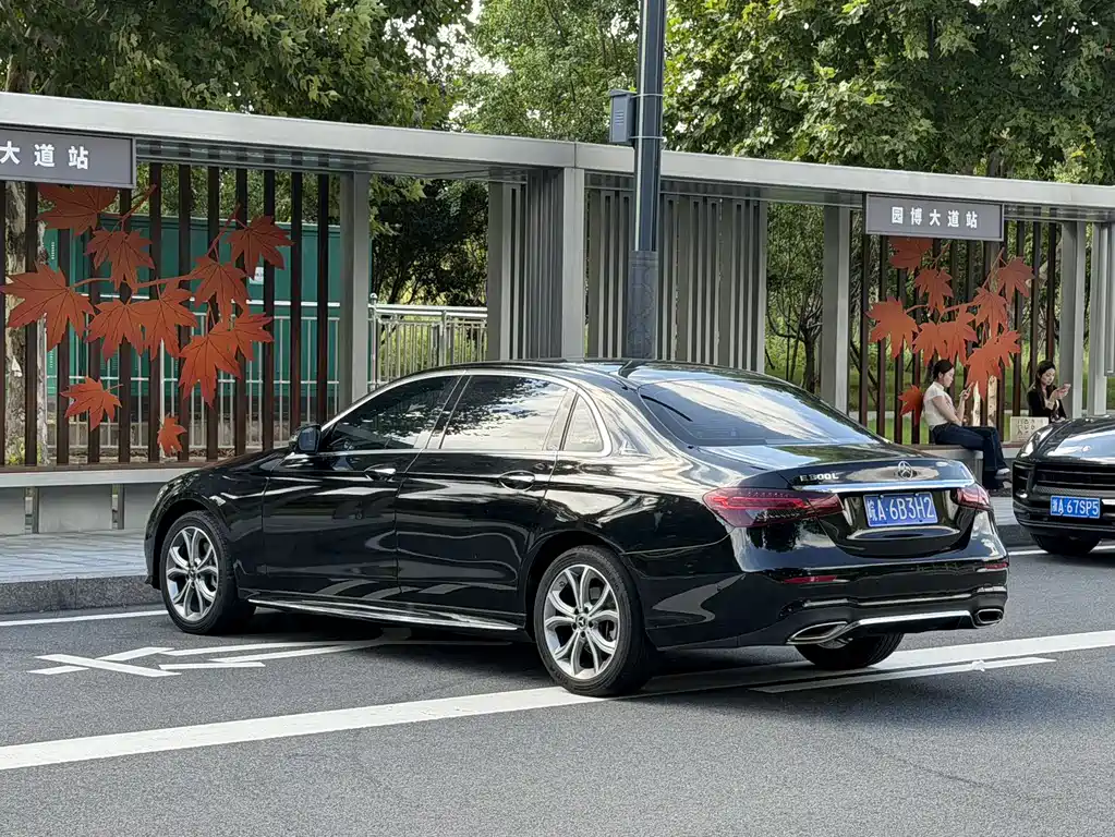 Mercedes-Benz E-Class — миниатюра 9