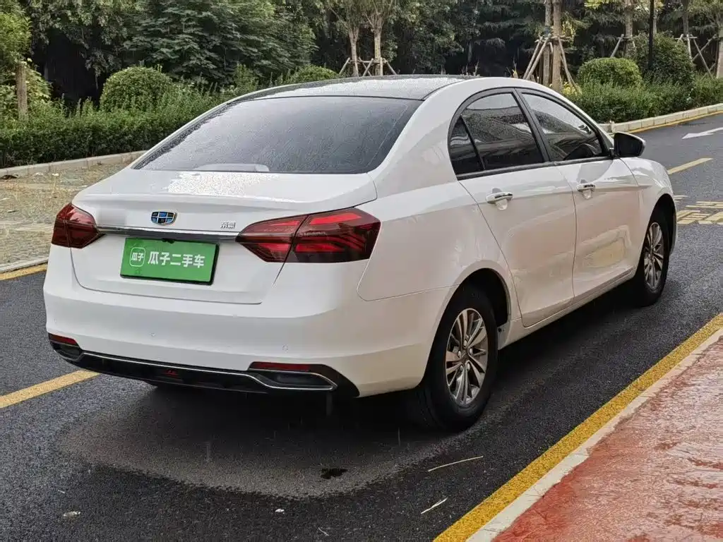 Geely Emgrand — миниатюра 7